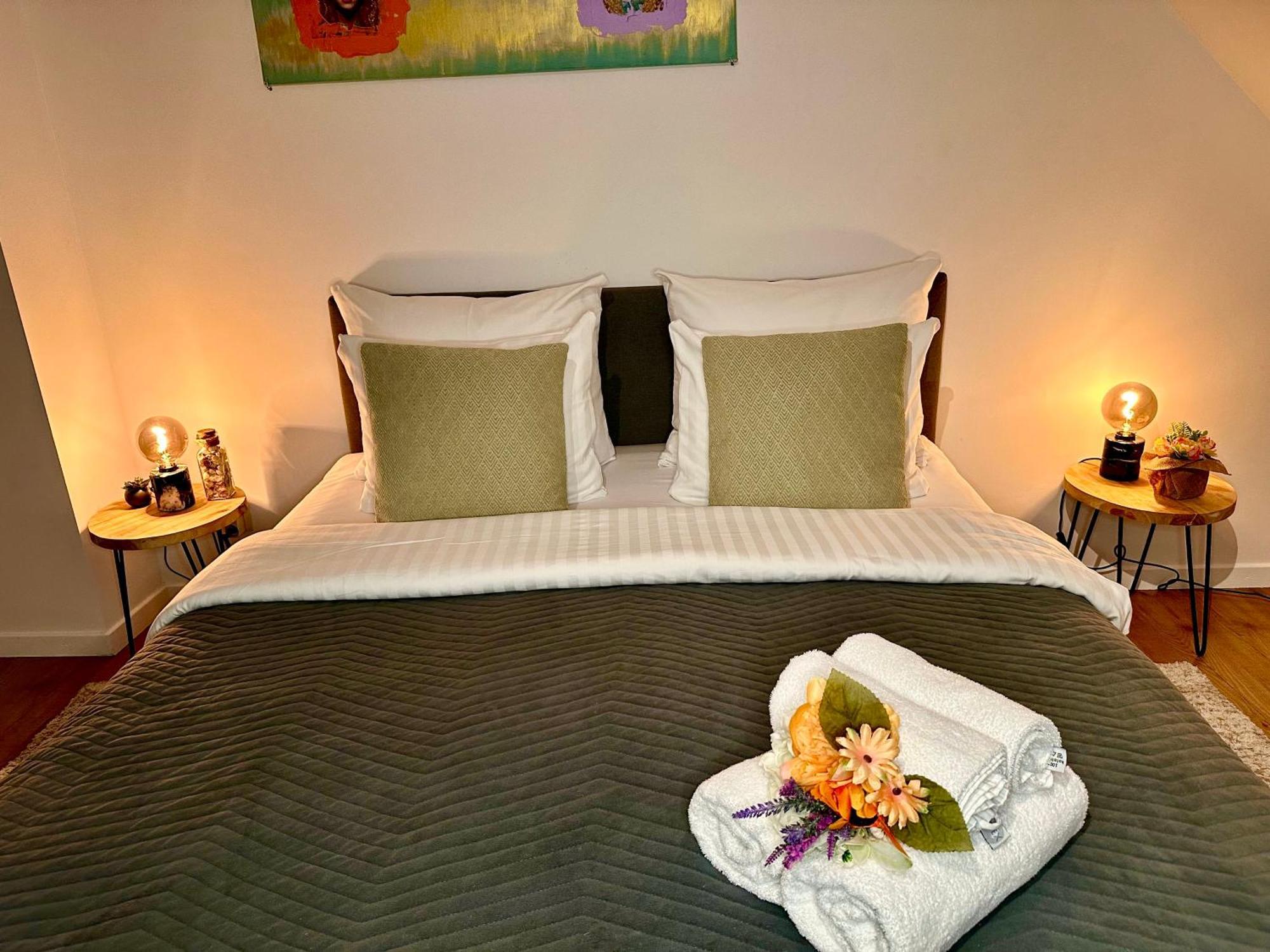Luxury Suites Centrum By Rikas Hotels Antwerpen Exteriör bild