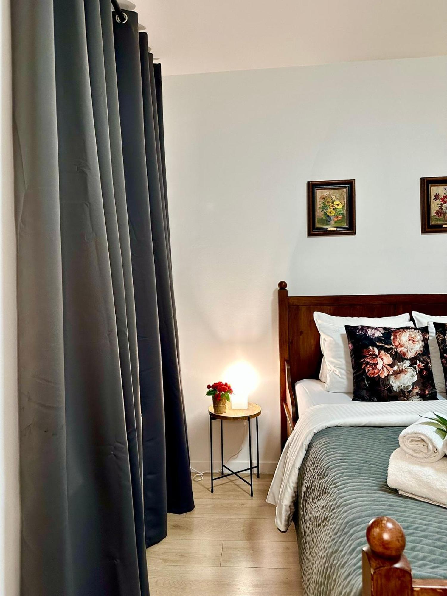 Luxury Suites Centrum By Rikas Hotels Antwerpen Exteriör bild