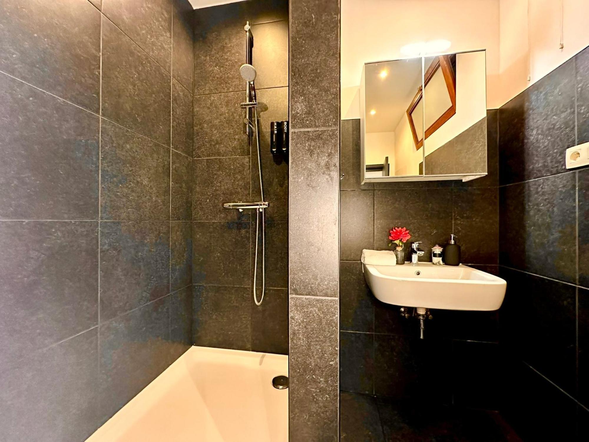 Luxury Suites Centrum By Rikas Hotels Antwerpen Exteriör bild