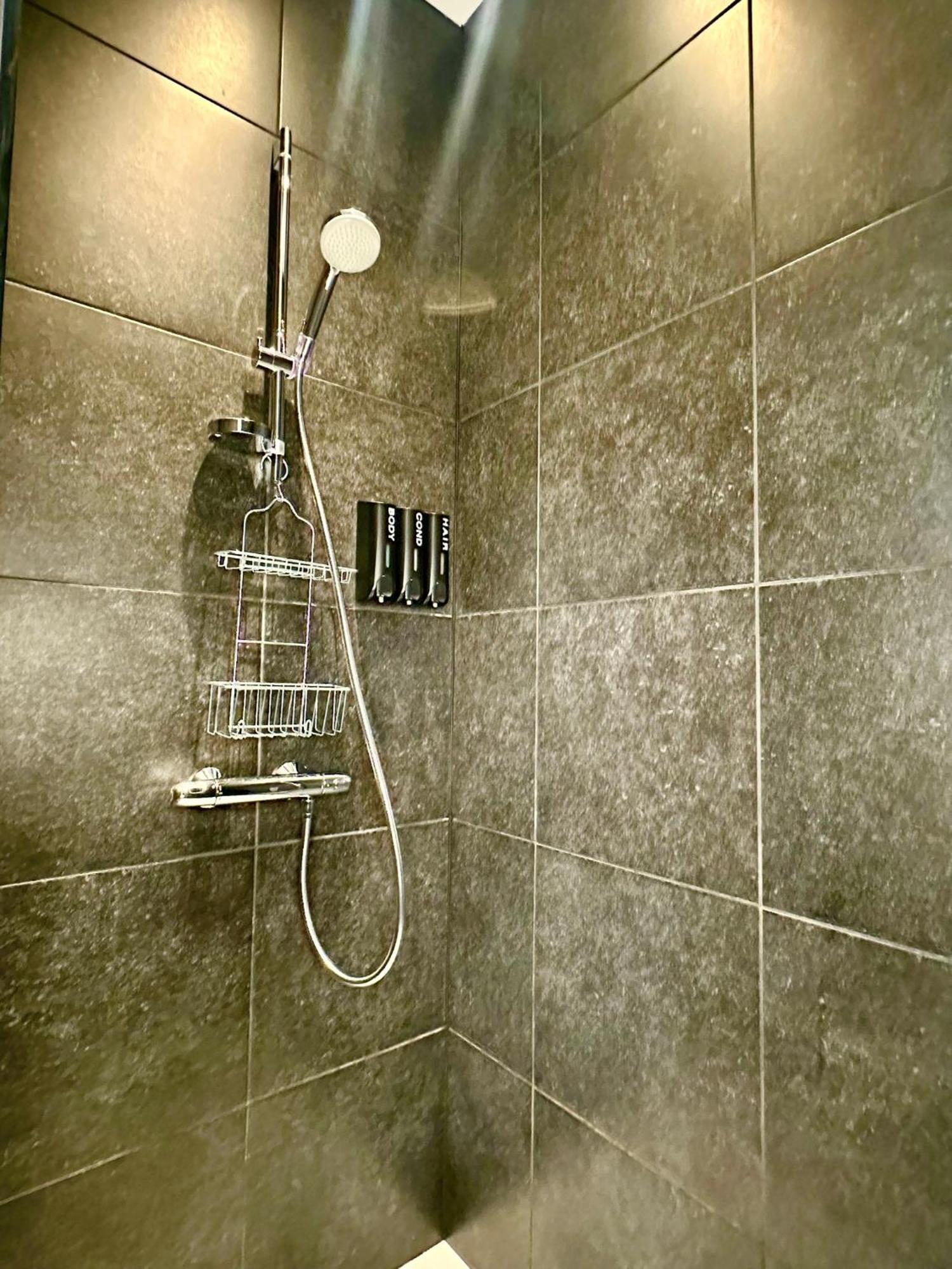 Luxury Suites Centrum By Rikas Hotels Antwerpen Exteriör bild