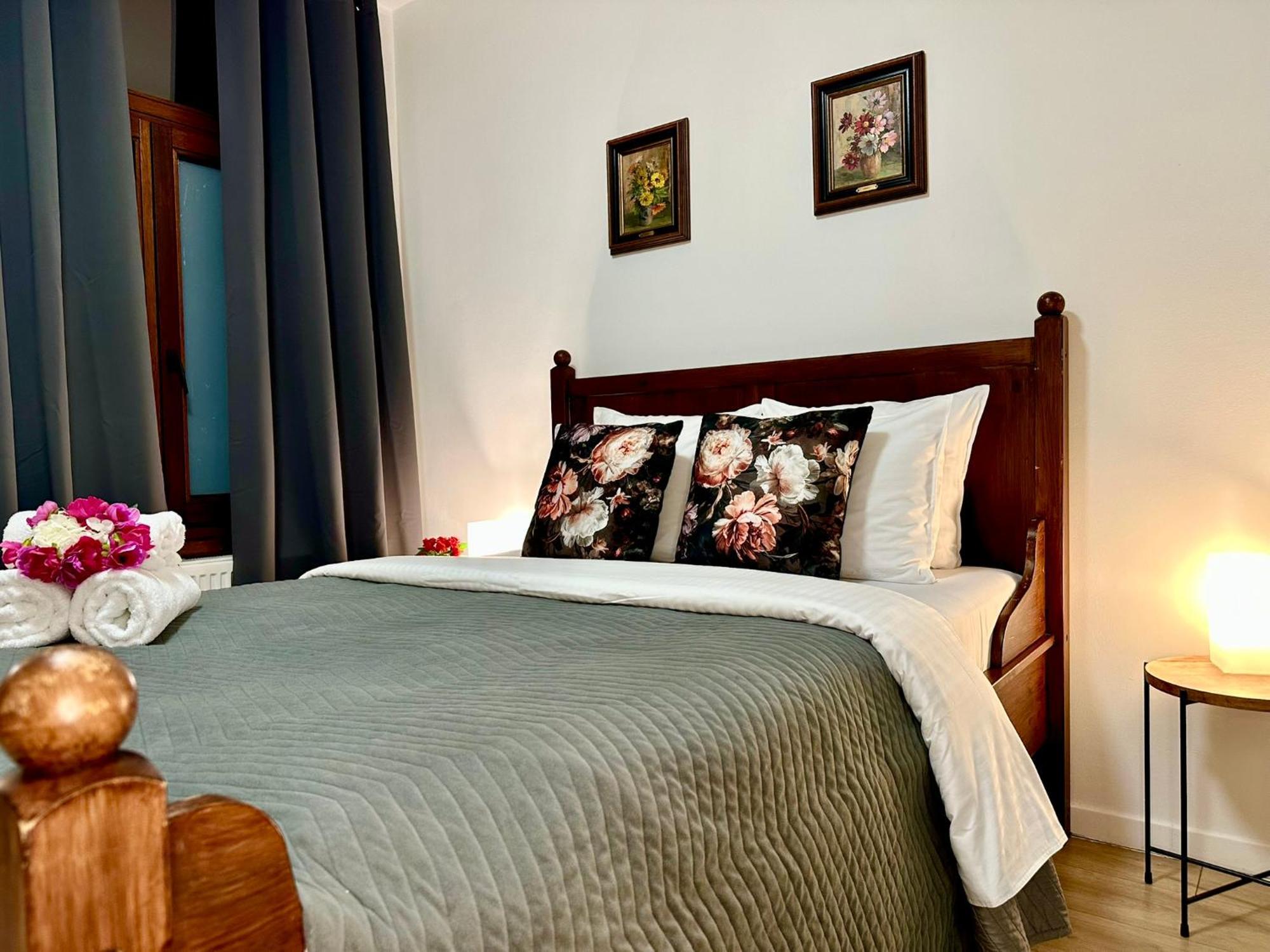 Luxury Suites Centrum By Rikas Hotels Antwerpen Exteriör bild
