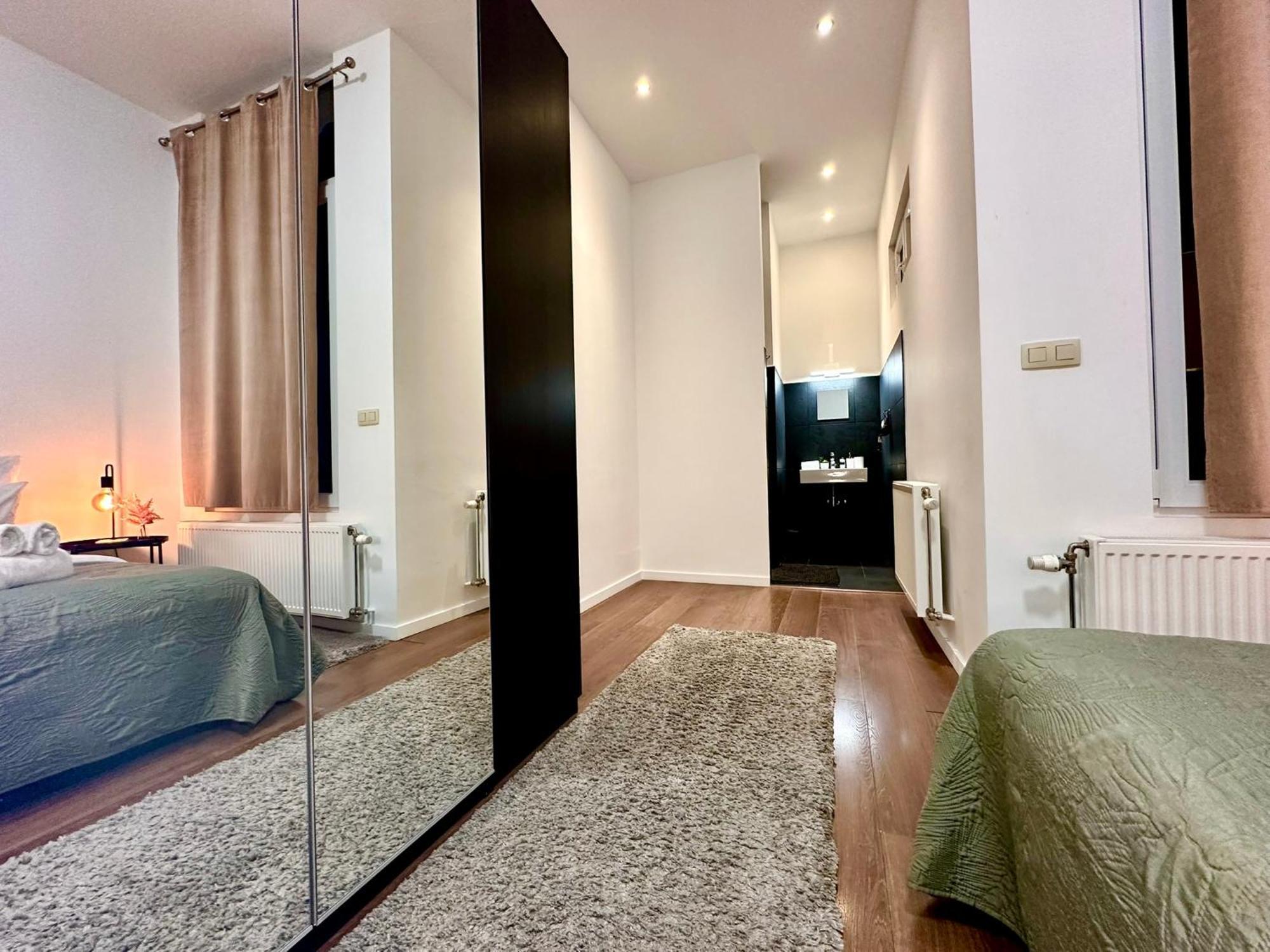 Luxury Suites Centrum By Rikas Hotels Antwerpen Exteriör bild