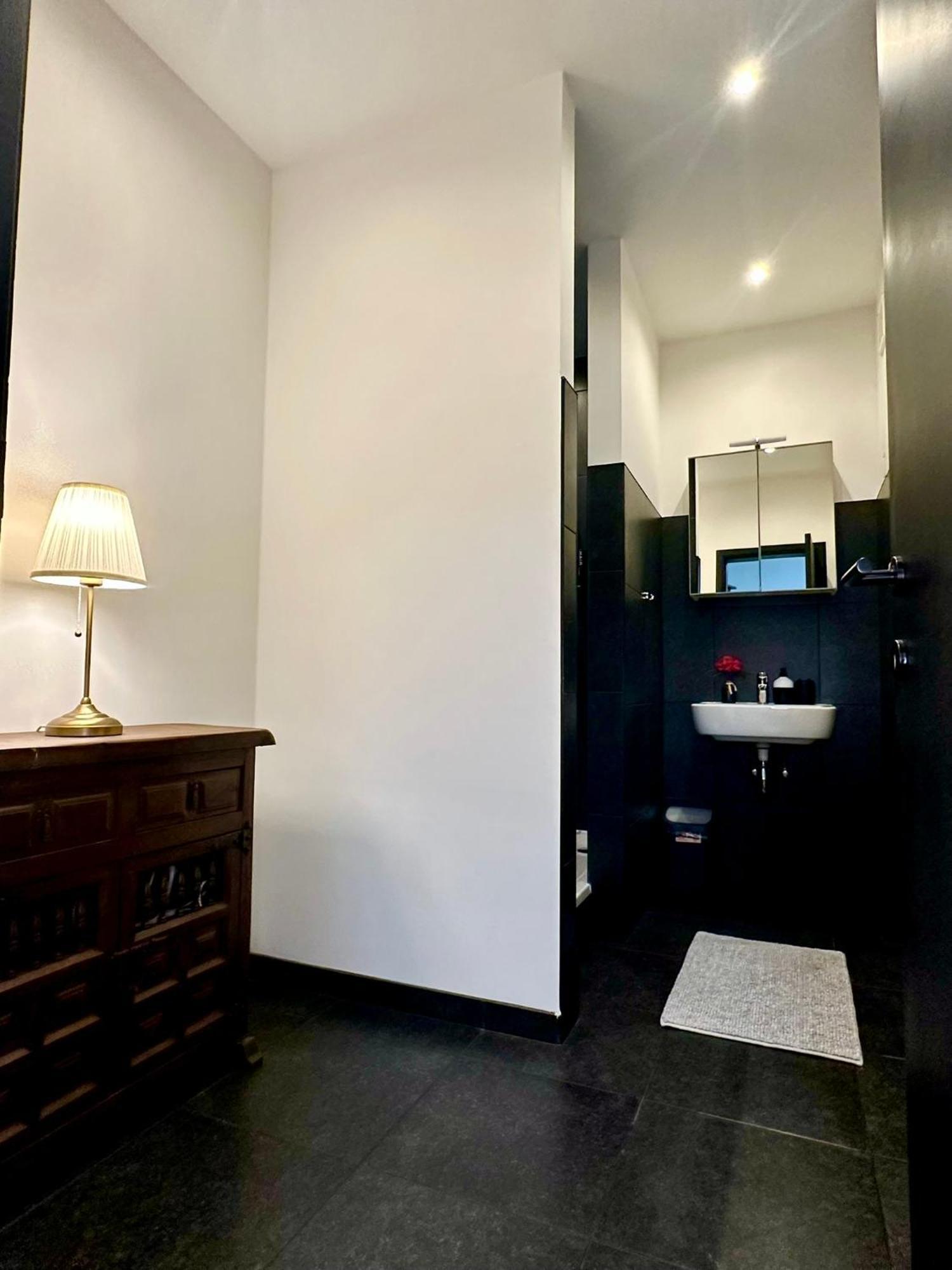 Luxury Suites Centrum By Rikas Hotels Antwerpen Exteriör bild